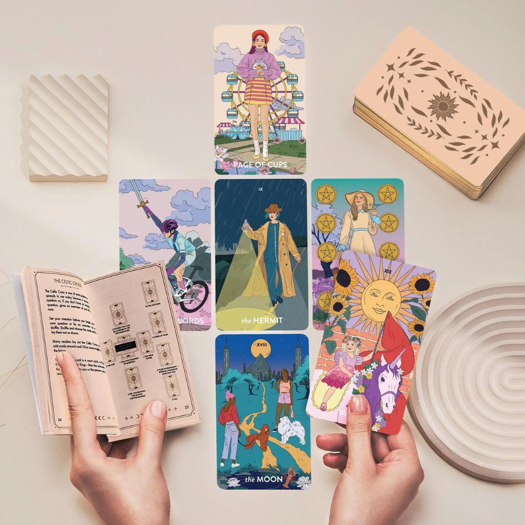 Neoteric Feminine Tarot