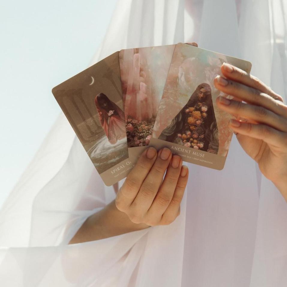 The Dreamgate Oracle: A Self-Reflective Deck